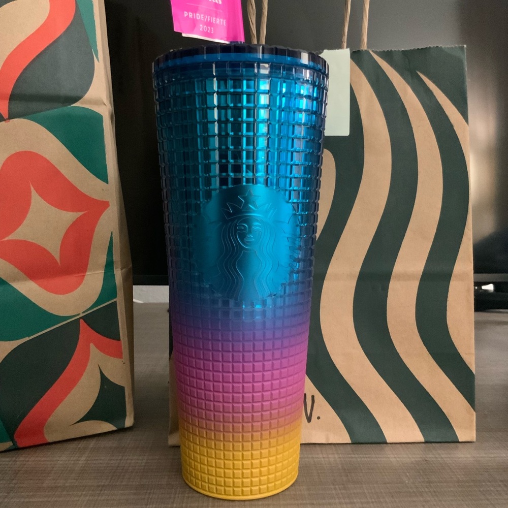🏳️‍🌈PRIDE 2023 Limited Edition Starbucks Tumbler